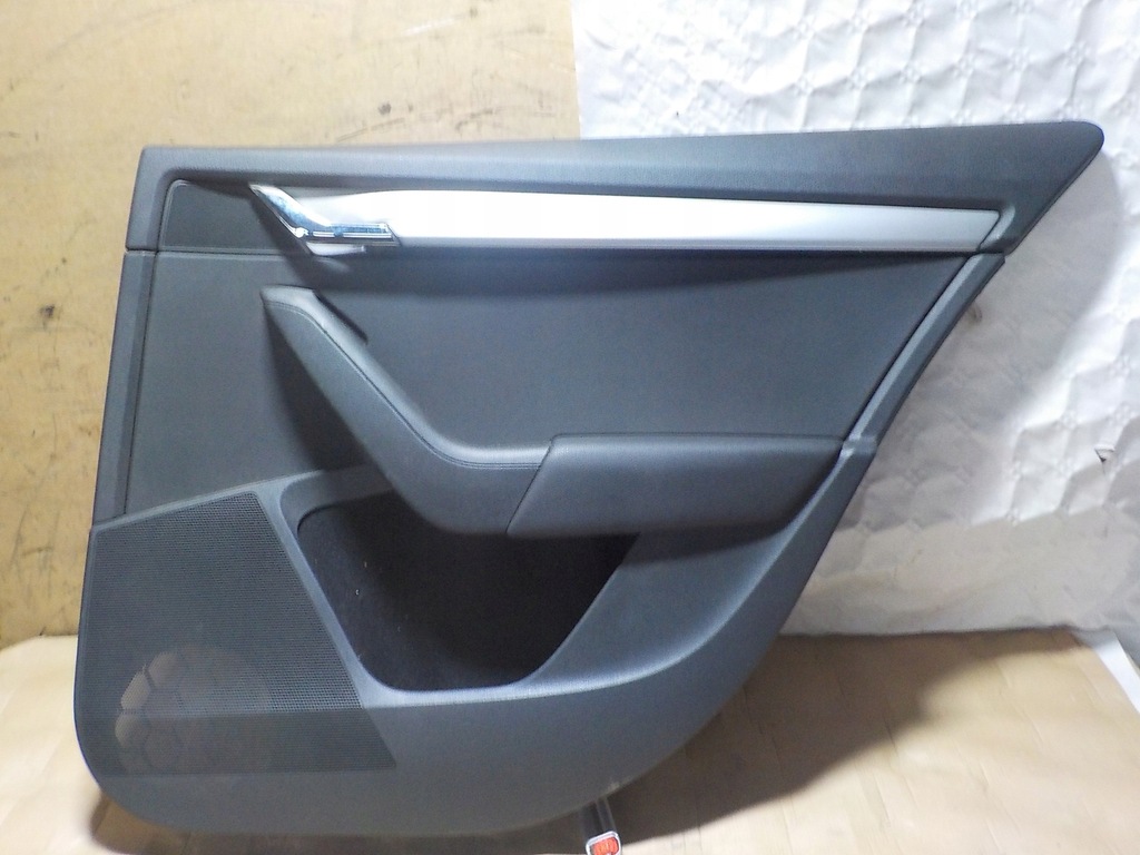 фото №1, Skoda octavia iii обшивка двері правий задня