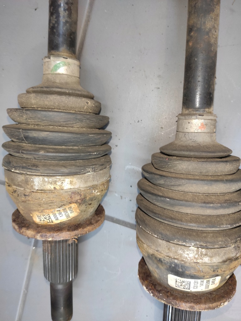 фото №8, Jeep cherokee kl 2.0 crd 13-18 приводной вал левый задняя шарнир целая 68248718aa