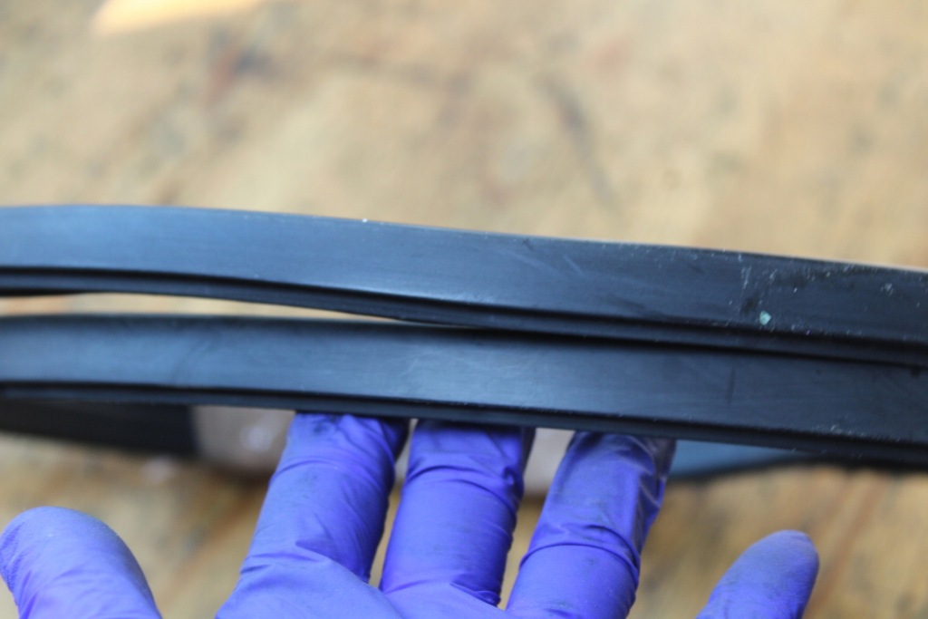 Corolla e12 хетчбек молдинг дахова ліва або права Доставка