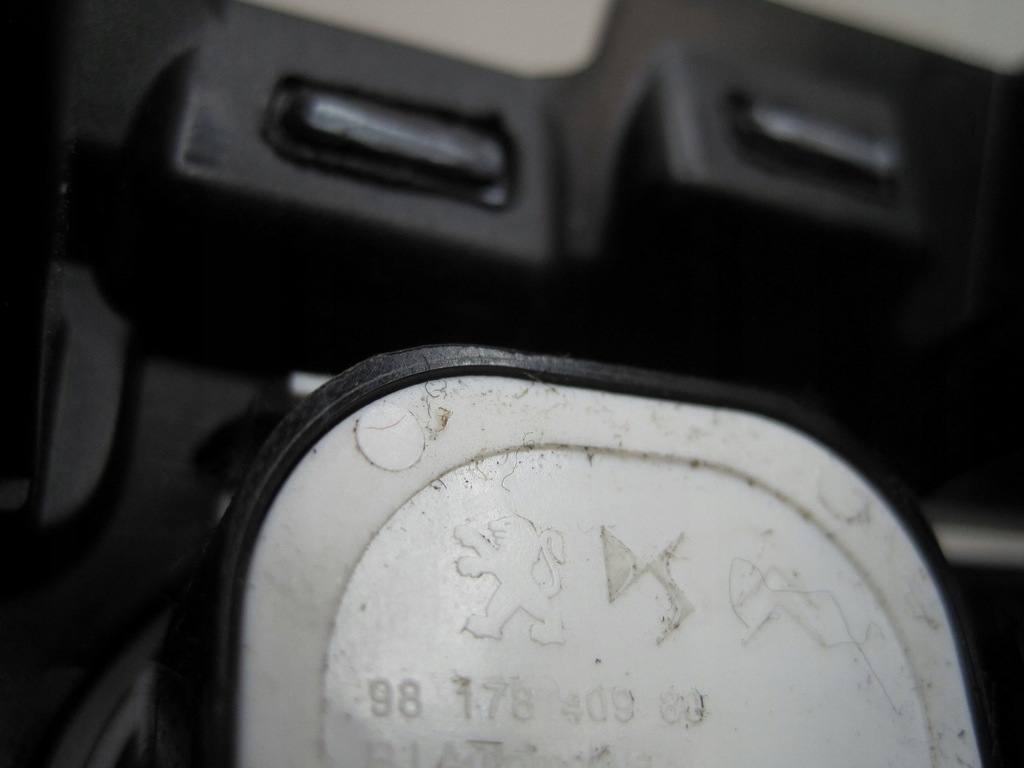 фото №7, Панель переключателей заливной топлива ассистент поперечина citroen ds9 9823541777