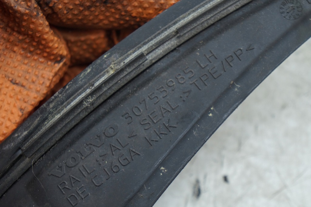 фото №6, Volvo молдинг скло передньої перед ліва s60 ii 30753985