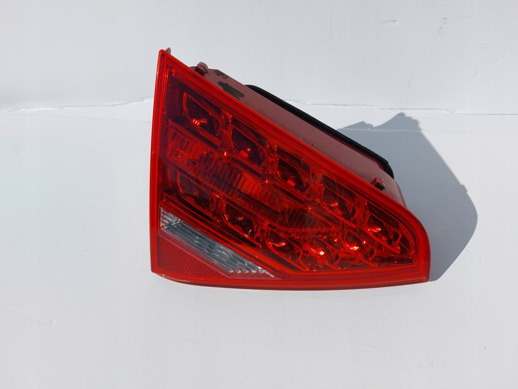 Купити A5 8t фара ліва задній led w кришці  8t0945093a