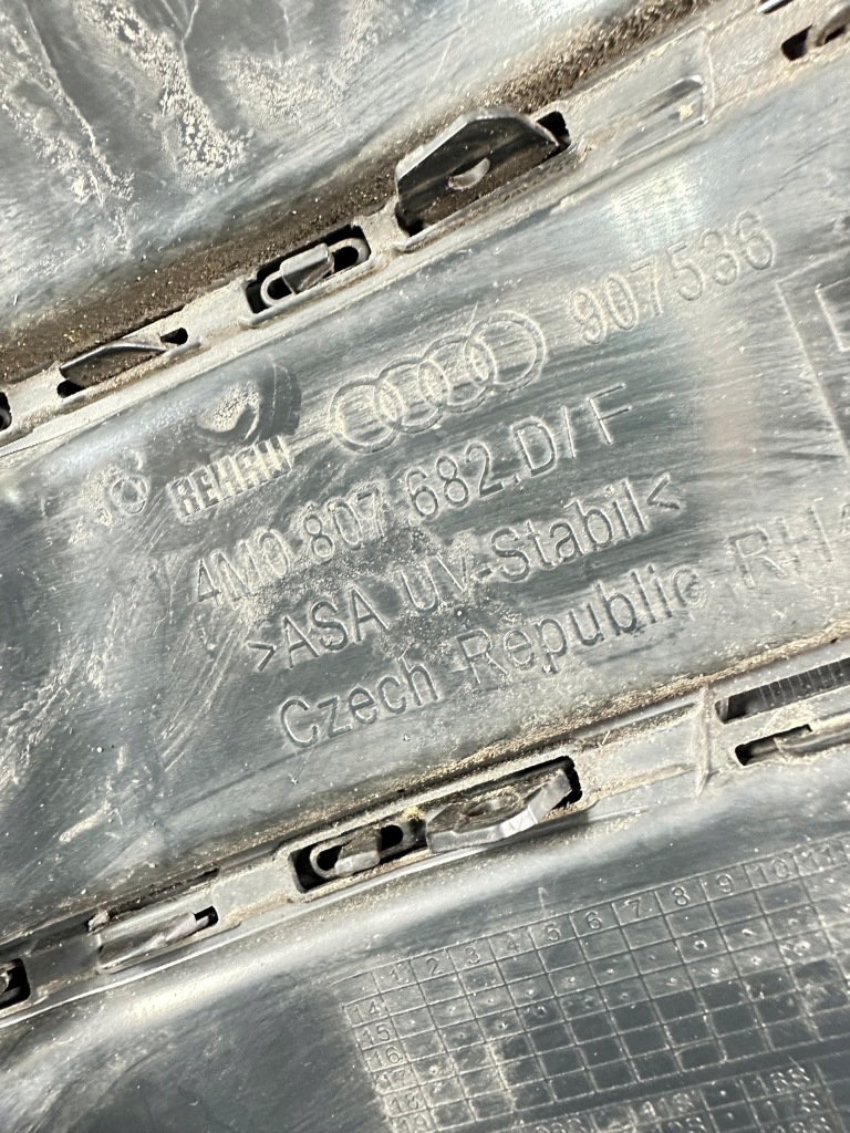 Q7 4m s-line решётка бампера правая czarna 4m0807682d/f с Разборки