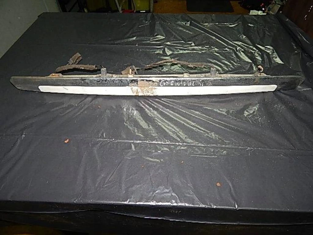 фото №1, Молдинг накладка крышки багажника kia carnival ii. освещение номерного знака