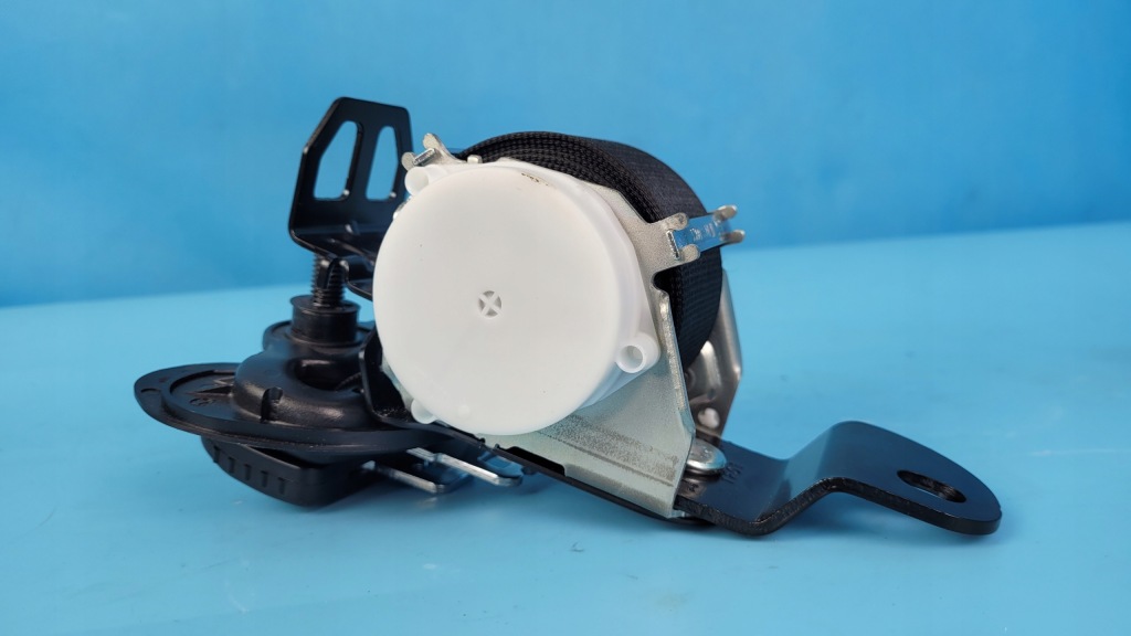 Bmw f39 ремінь безпеки задній середній 7441685 Недорого