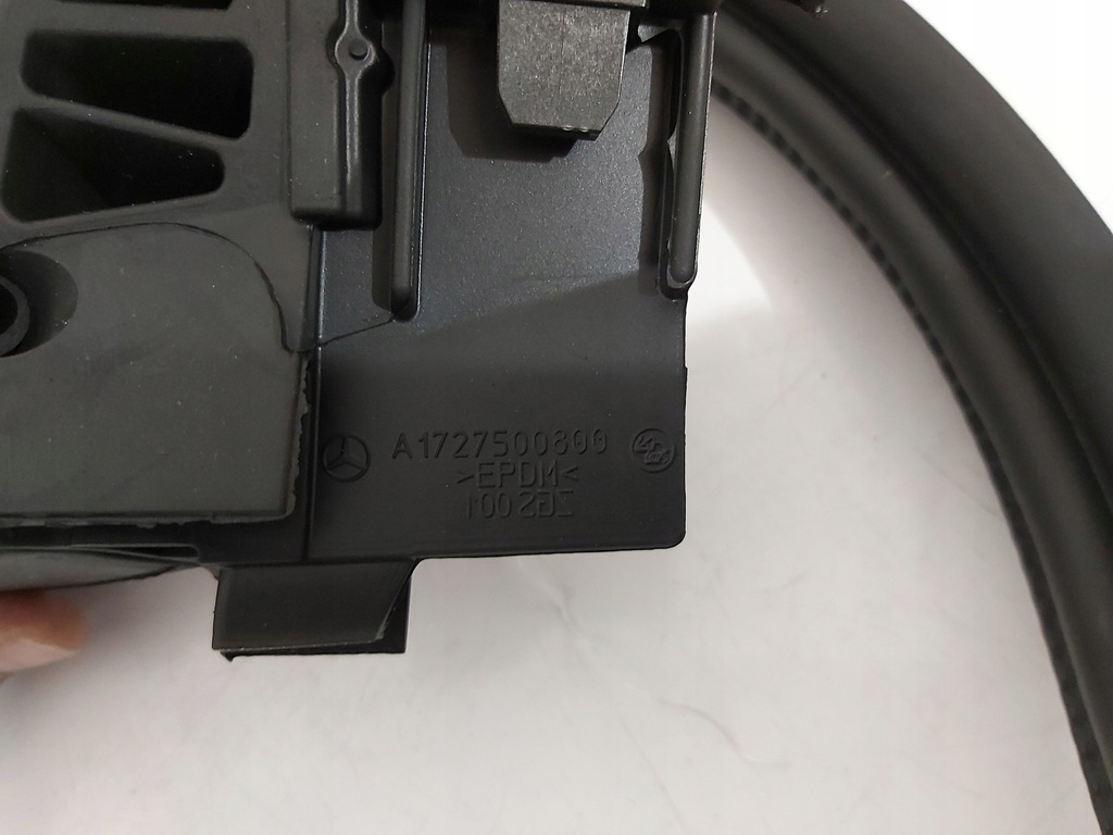 фото №9, Mercedes slc w172 2019 прокладка крышки багажника