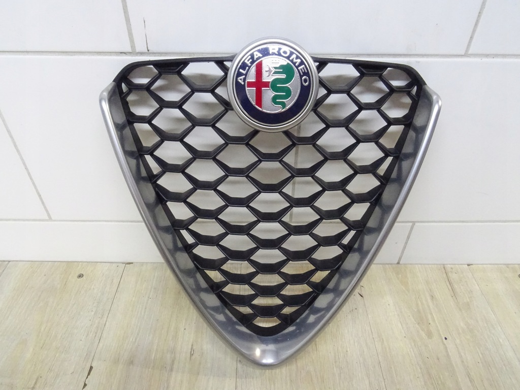 фото №1, Alfa romeo giulia 16- решётка радиатора решётка радиатора 156119585