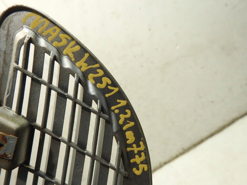 Решітка капот 775 mercedes r w251 Ціна