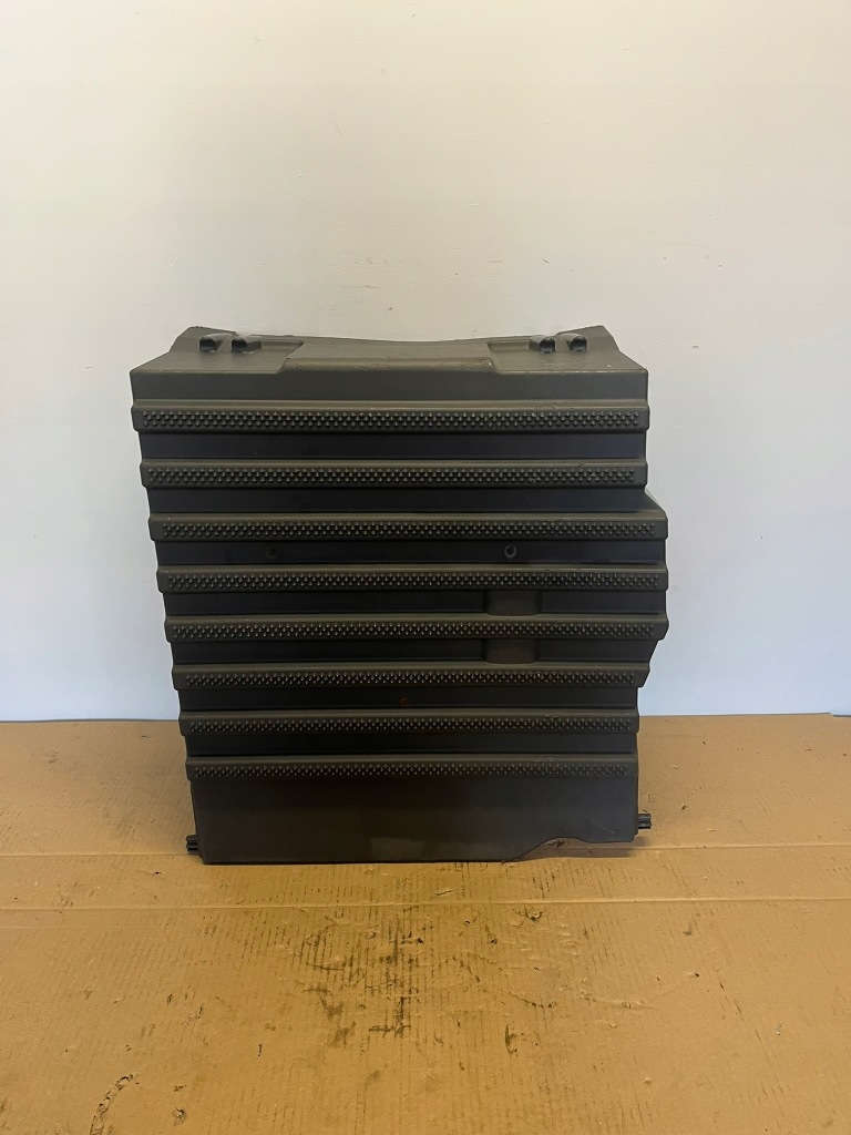 Купить Накладка аккумуляторов scania r 2023643