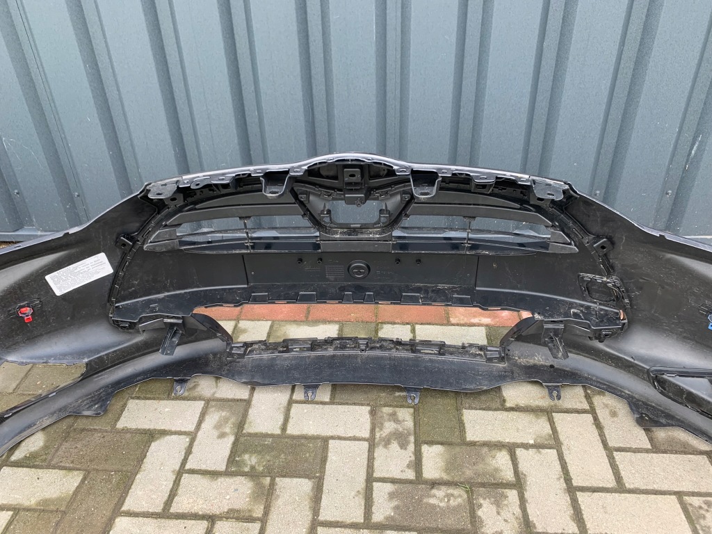 Бампер передні  передній toyota yaris iv 4 Зі Шроту