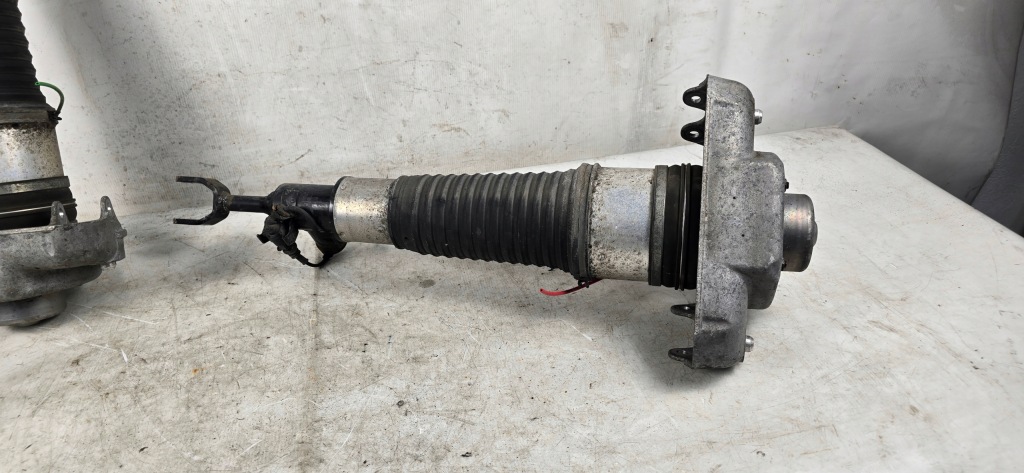 Амортизатори перед пневмоподушка правий лівий audi a6 c6 3.0 tdi allroad Оригінал