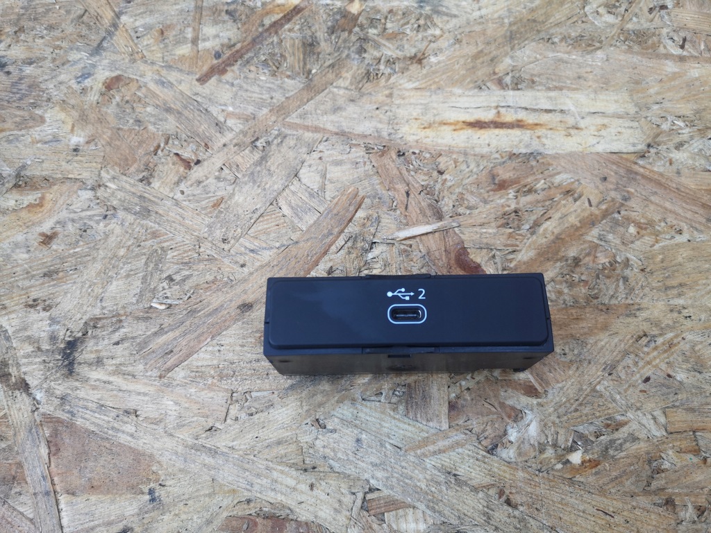фото №1, Audi a5 8w port usb разъём usb 8w0035708a