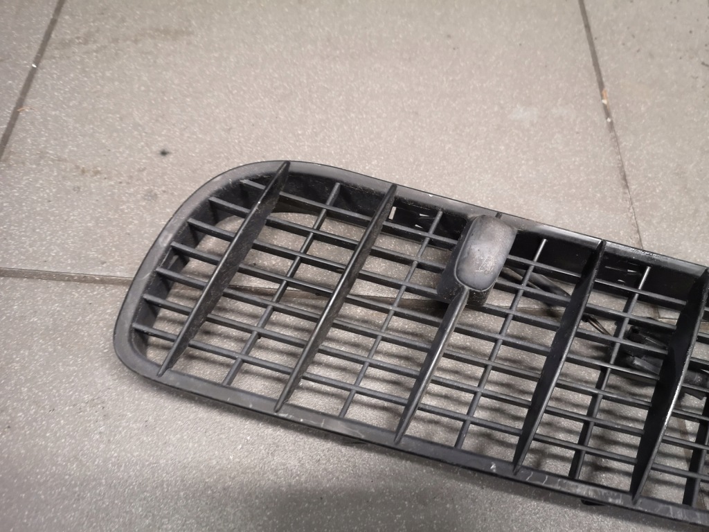 Решітка капота ліва bmw x5 e53 8402669 в Україні