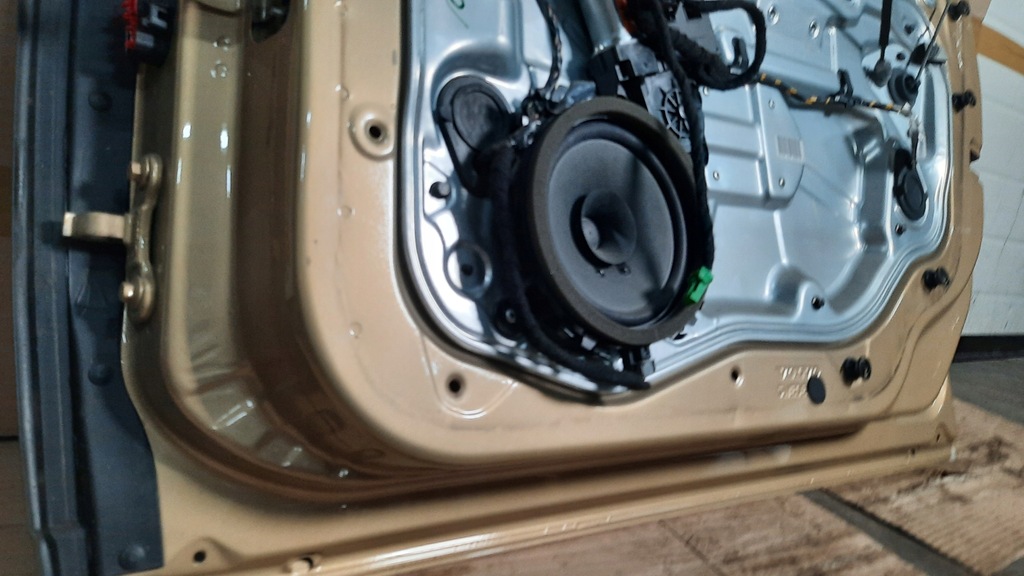 фото №9, Двері перед передні праве volvo s40 ii v50 04-12