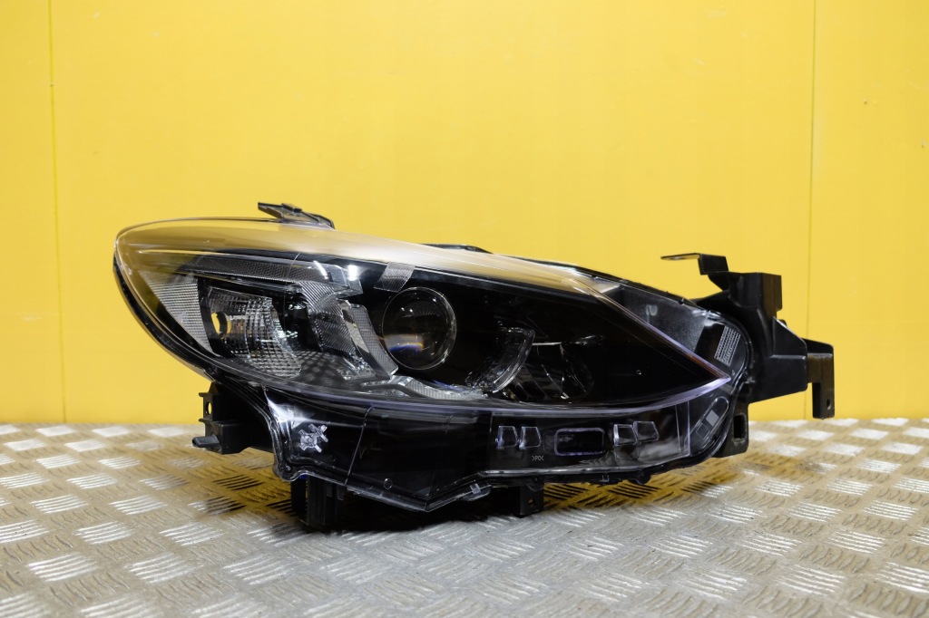 Купити Mazda 6 gj рестайлінг  2015- фара фара full led правий європа