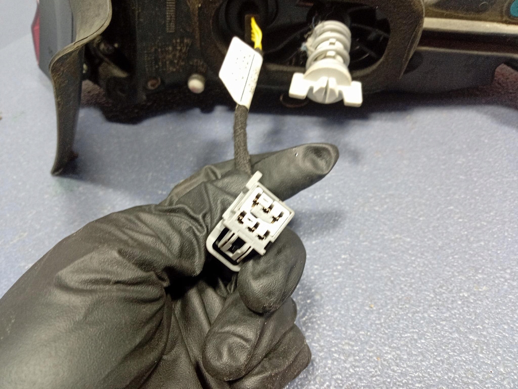 фото №11, Maserati levante лампа задняя левая наружная задняя 20670103 670032332