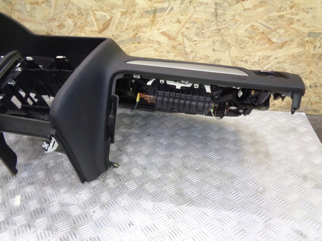 фото №12, Панель приладів приладова панель  спрацювання подушка безпеки ремені шторки безпеки audi a4 b8 08- eu