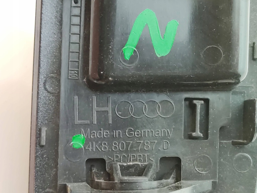 Audi a7 4k заглушка омывателя лампы левая 4k8807787d Цена