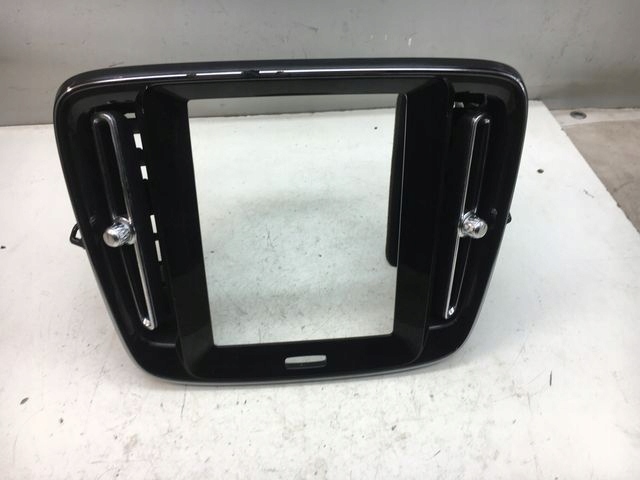 фото №1, Volvo xc40 решётки обдув рамка середина 31442614