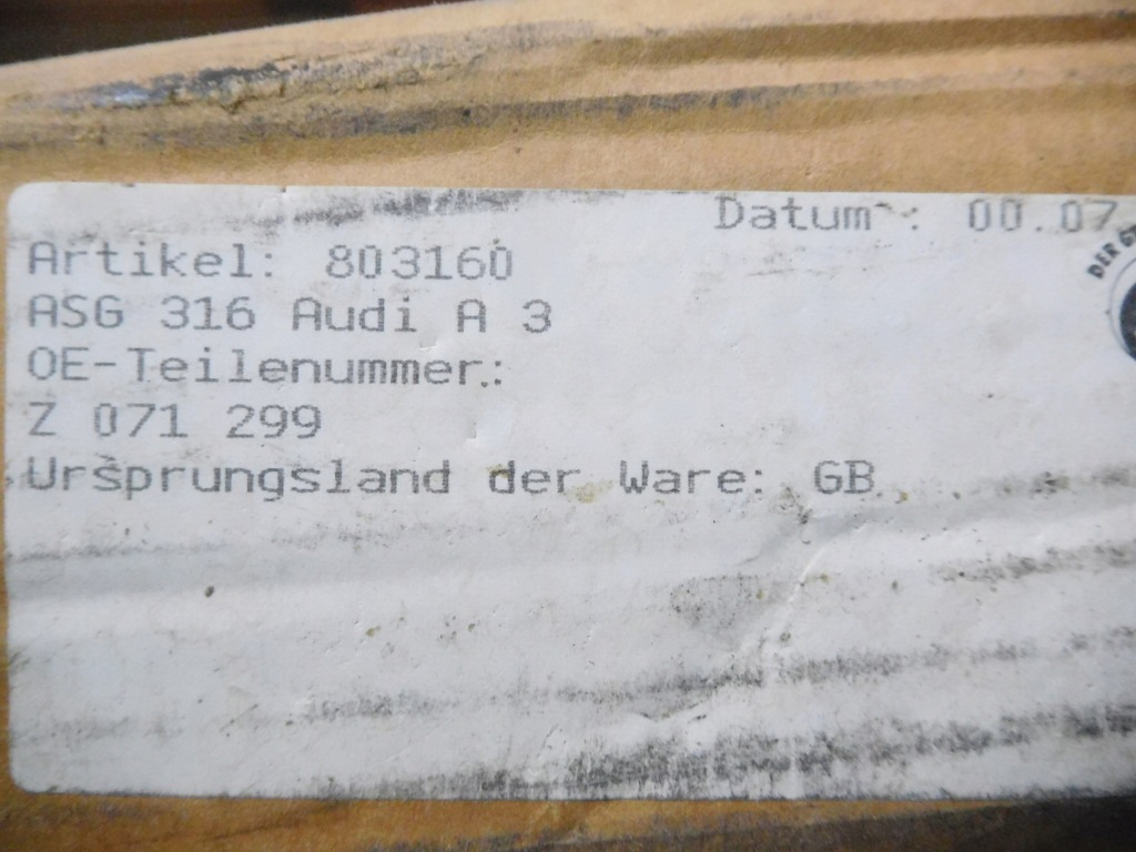 Купити Audi q5 решітка перегородка багажника 8r0017221