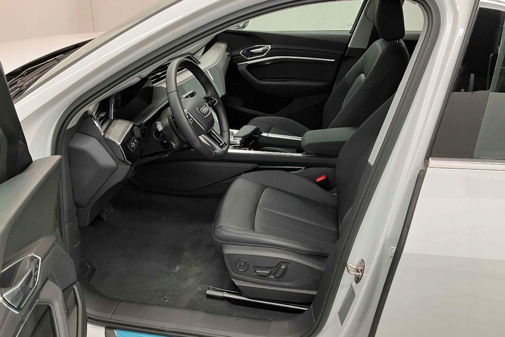 фото №11, Audi q8 e-tron консоль pulpit 4m 4kl857001 приборная панель приборная приборная панель pulpit