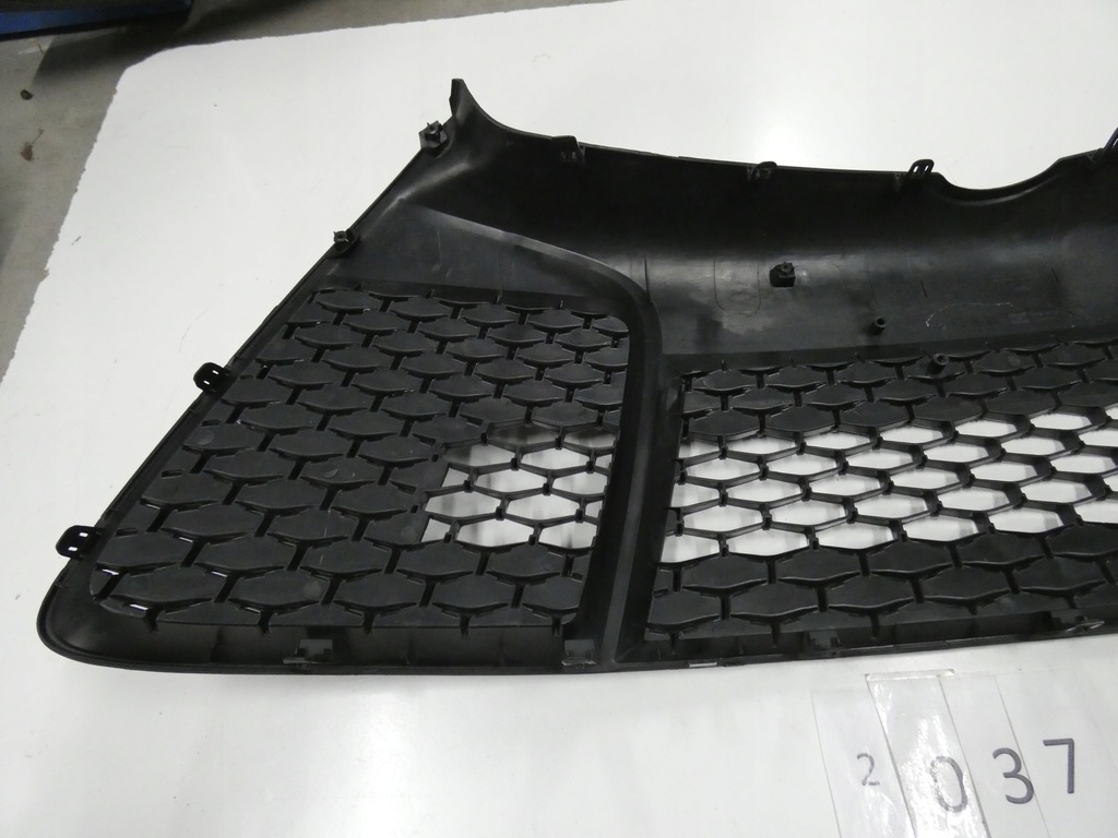 фото №12, Решётка бампера средняя toyota camry 2.037