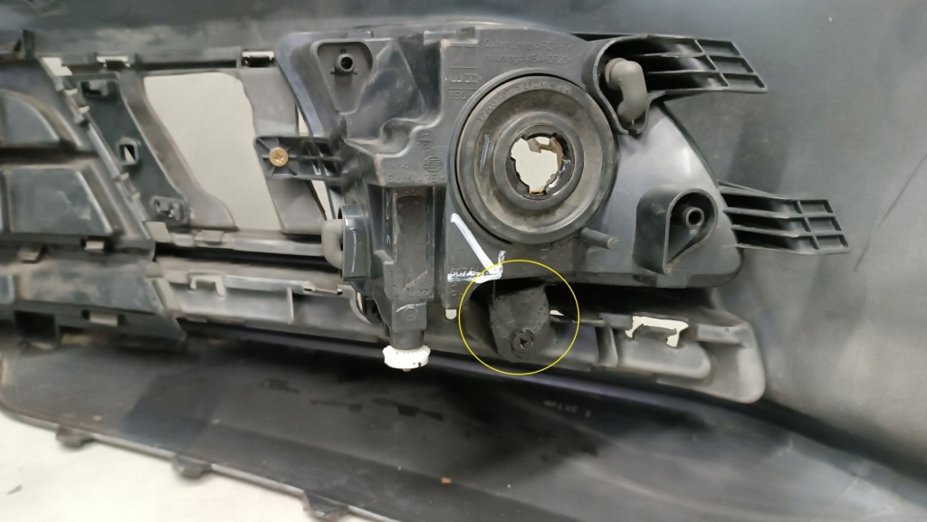 Бампер перед передній volkswagen vw jetta 6 vi 5c6 рестайлінг  15-18 / + протитуманні фари Недорого