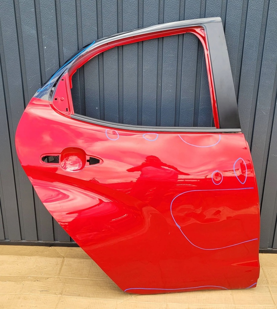 Купити Дверей праве  задній задні toyota yaris iv fv