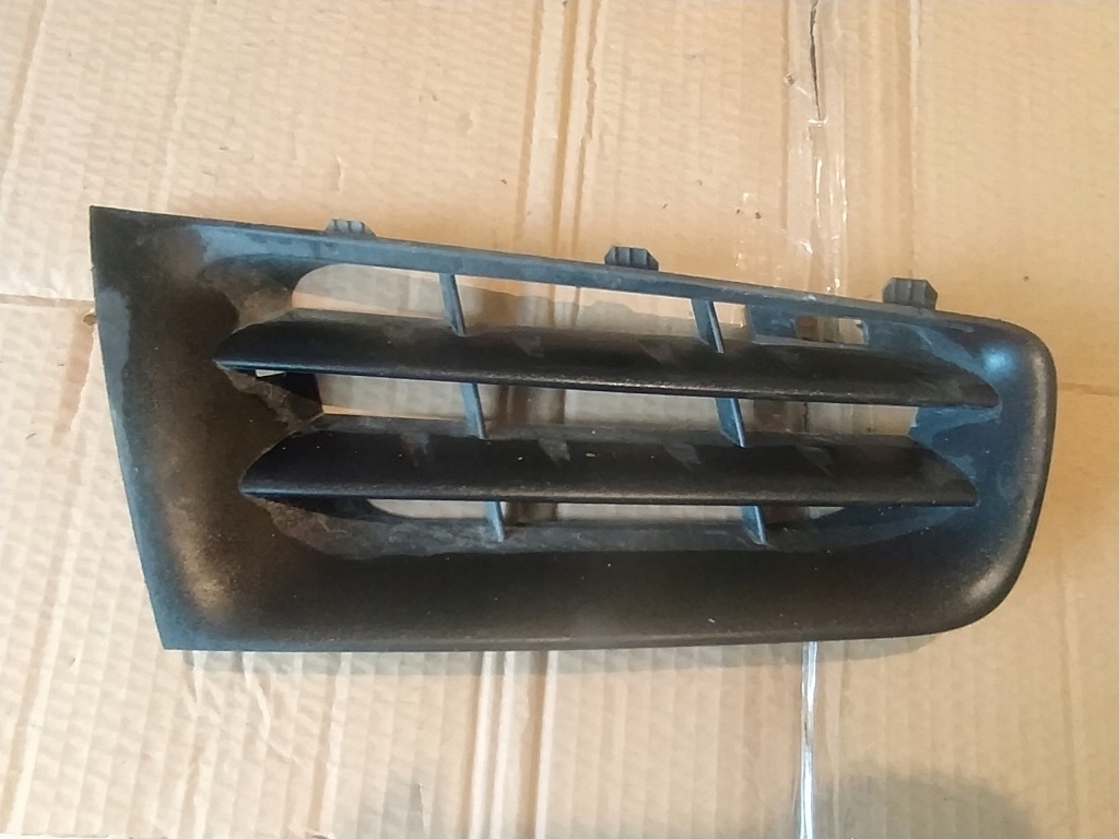 Купити Решітка заглушка бампера ліве перед renault megane 2 2002-2008