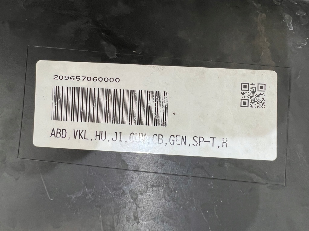 Купить Porsche taycan 9j спойлер диффузор dół бампер задняя 9j0807983