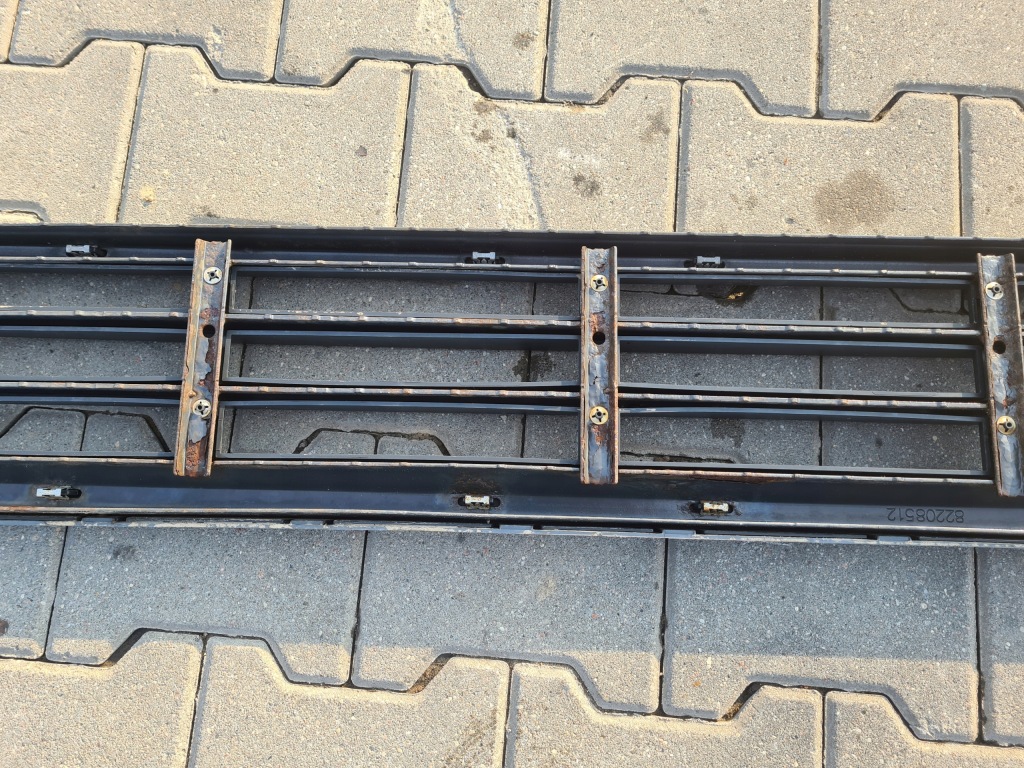 Решітка радіатора підніжка лавка решітка верхній volvo fh 4 Зі Шроту