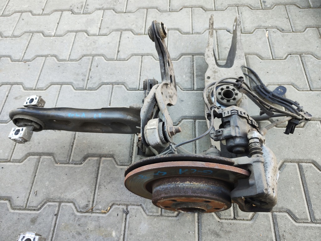 Купить Поворотный кулак левая задний  рычаги mercedes w156 gla 2015