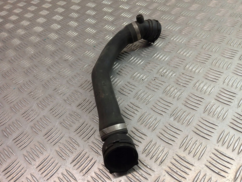 Bmw x3 f25 2012 шланг / пабтрубок  радиатора Доставка