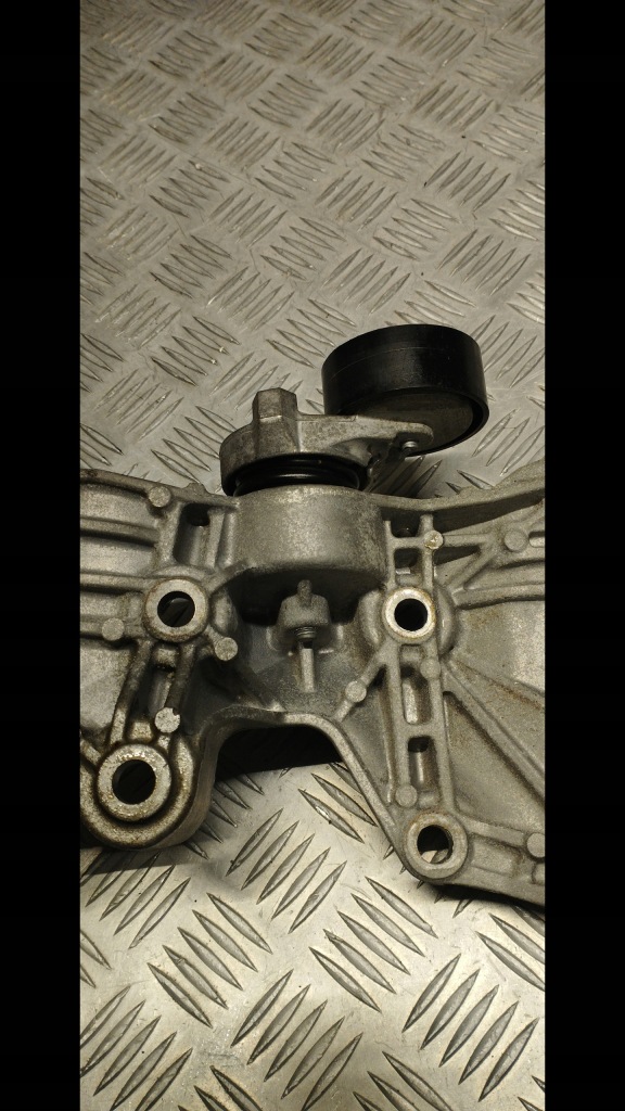 Купить Mercedes w177 кронштейн генератора 117105989r