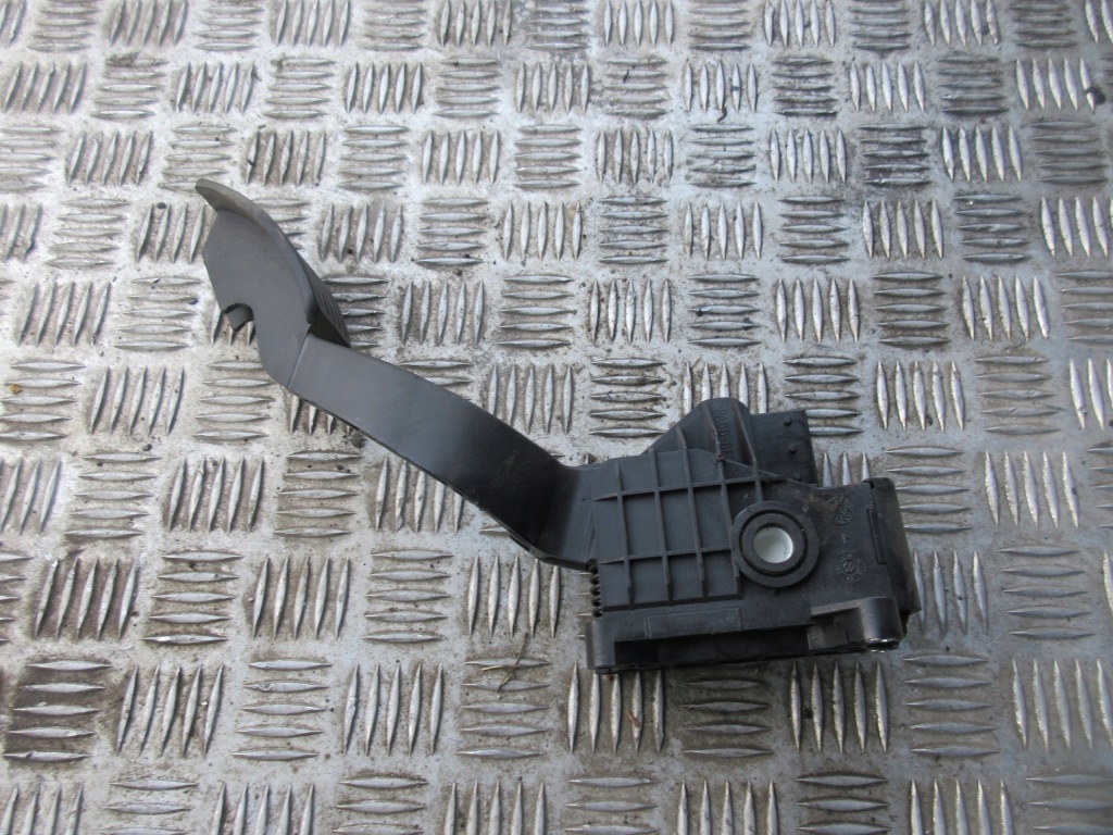 фото №1, Fiat linea 1.4 8v педаль газу 55702020