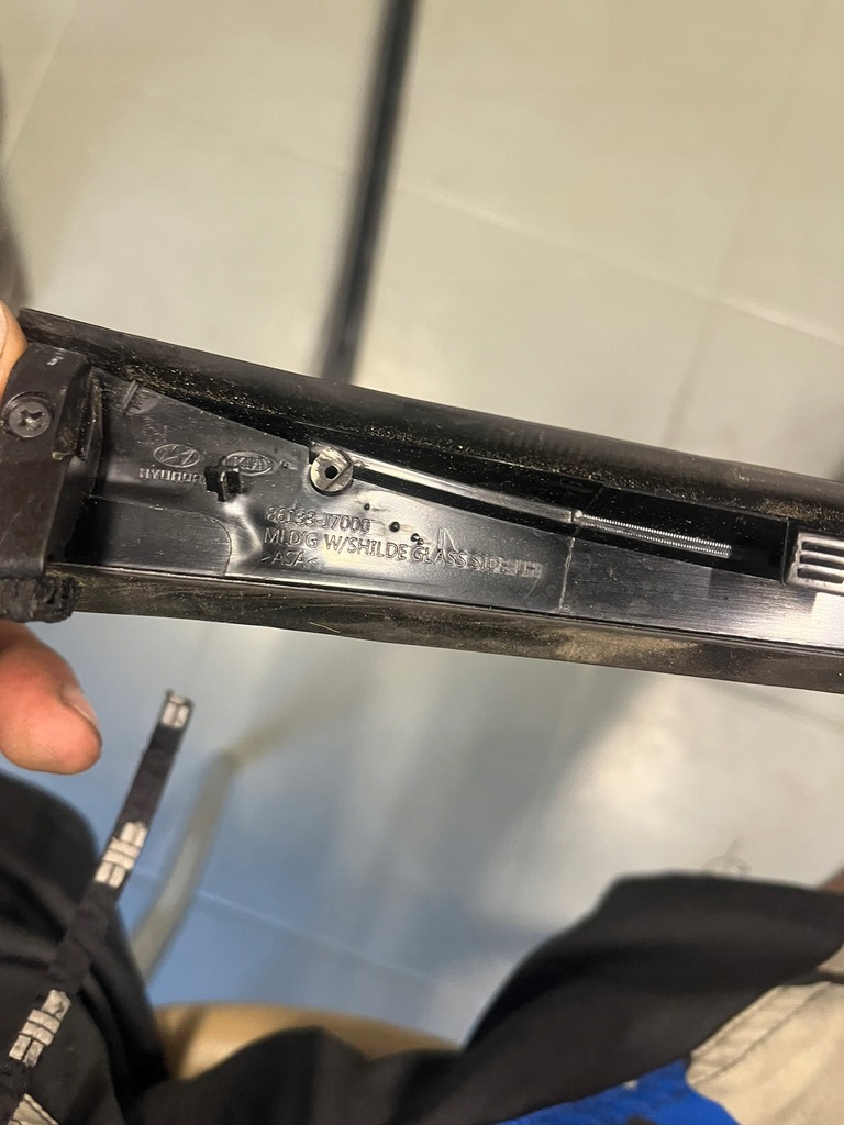 фото №10, Kia ceed iii молдинг стекло лобовое передней правая