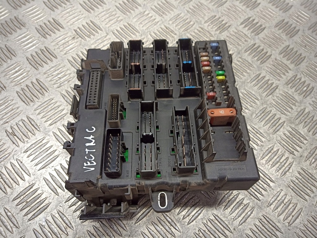 фото №1, Коробка предохранителей opel оригинальный номер 13205779