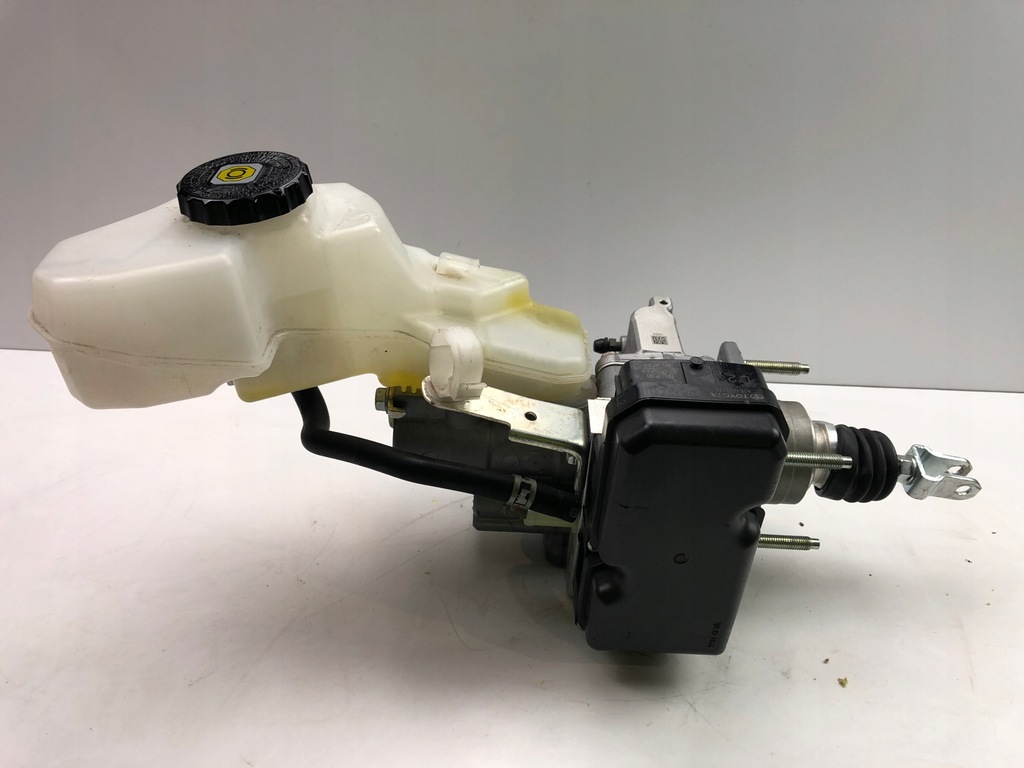 фото №1, Toyota prius iv насос тормозная 47270-47040