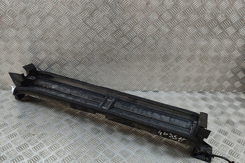 фото №5, Toyota sienna xl40 передний активный нижний решётка радиатора 53180-08010 2.5 hybrid 130kw