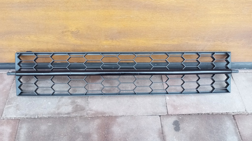 фото №1, Решітка радіатора решітка радіатора бампера перед-- skoda octavia iii 5e0 2012-2016