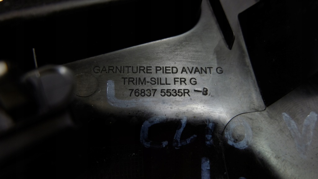 Купить Renault clio v накладка порог левое  перед 768375535r