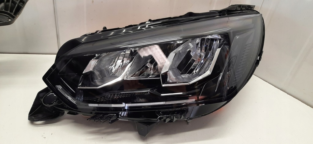 фото №1, Лампа перед ліва peugeot 208 2008 ii 2019- led