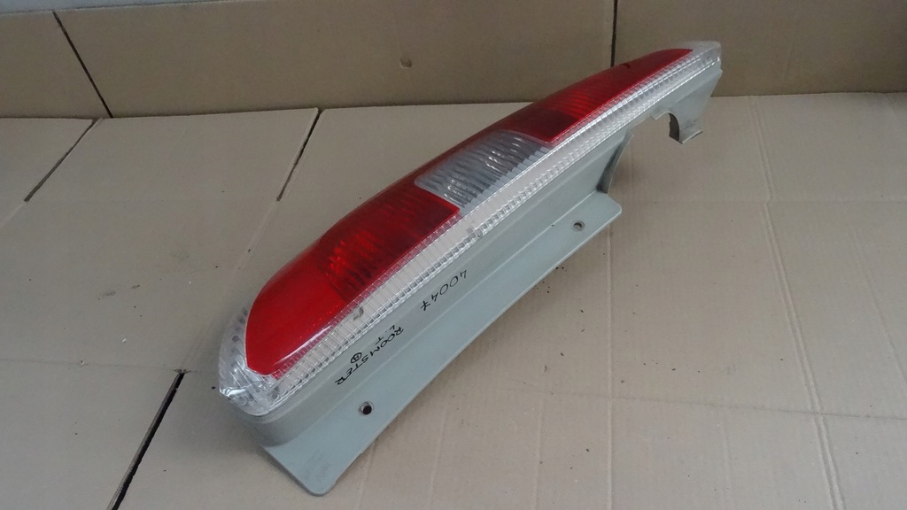 фото №1, Roomster лампа правий задня