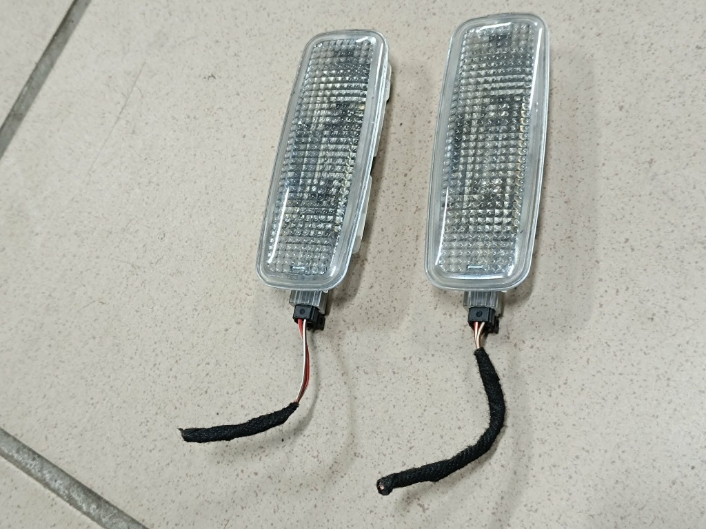 Купить Лампа обшивки потолка освещение салона audi a3 8p a4 b7 a6 c6 c7 4d0947105a