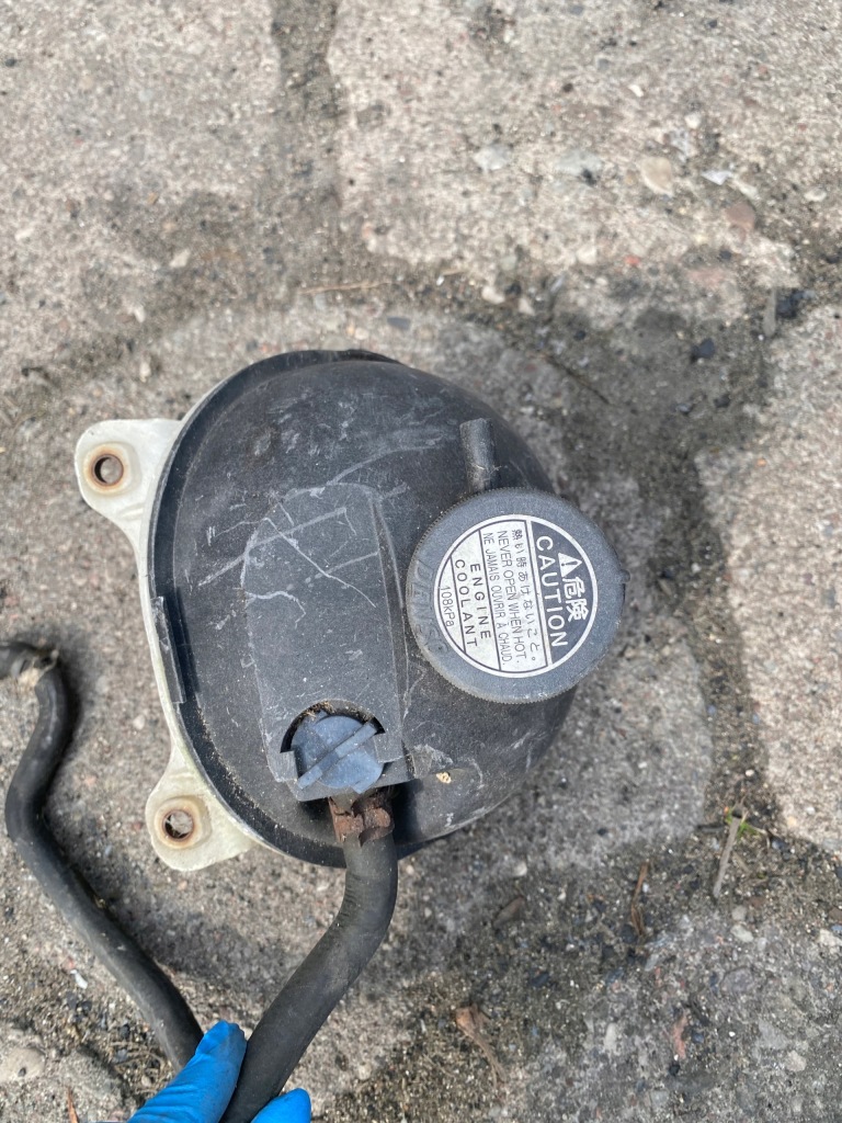 фото №1, Toyota avensis corolla бачок расширительный