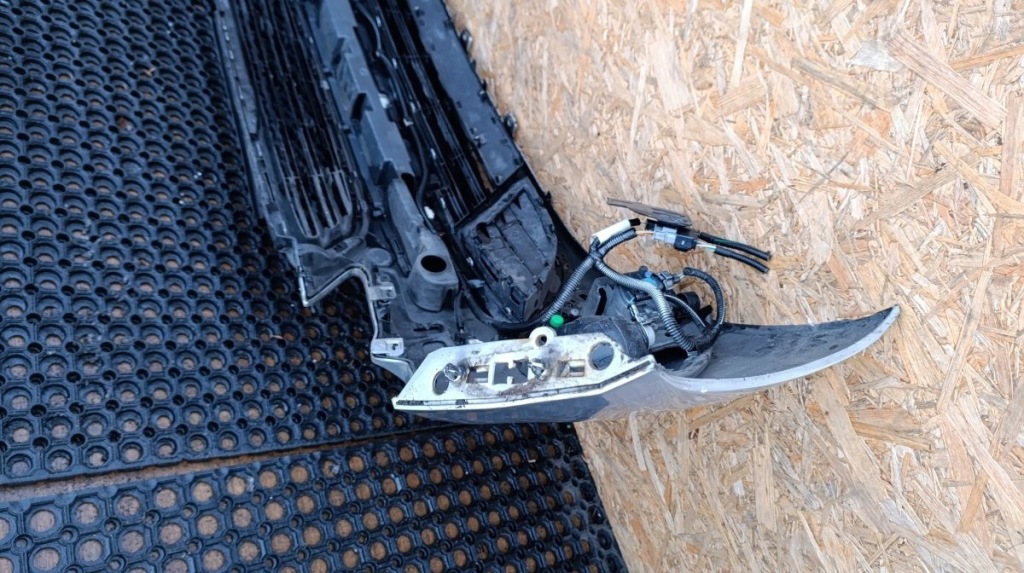 Peugeot 308 t9 бампер перед ezrc pdc противотуманные фары Киев