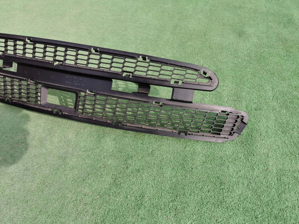 Решітка середня бампера передній tesla s 1038211-00-a Ціна