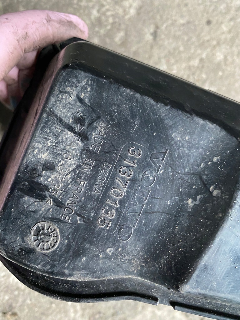 327 volvo v40 ii 2.0 d4 шланг труба патрубок повітря 31370135 Оригінал