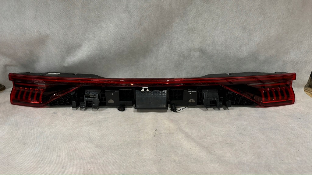 фото №1, Audi q8 лампа задняя накладка led basic usa