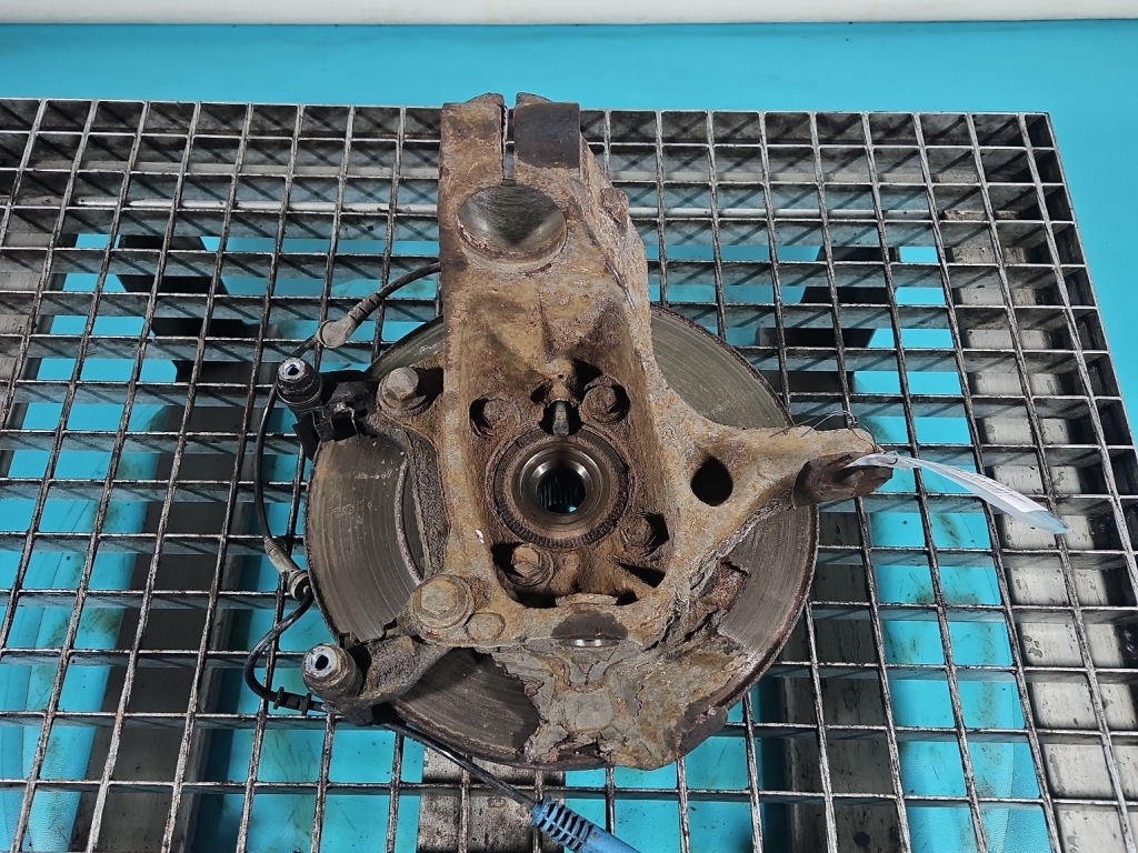 фото №2, Поворотный кулак правая ступица перед 1.4 16v mini cooper one ii r56 06-